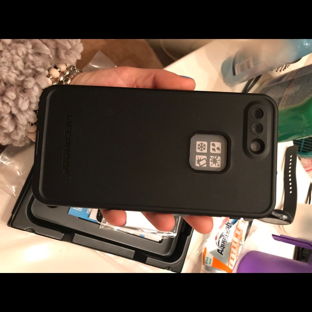 iPhone 7+ lifeproof case